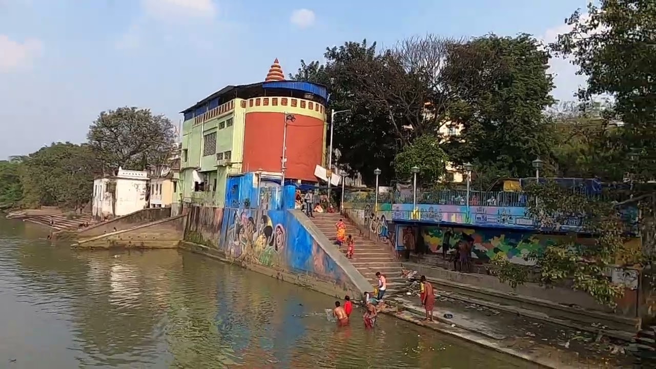 Walking through the beautiful back-roads of Kolkata India, Calcutta India, City of Joy, West Bengal