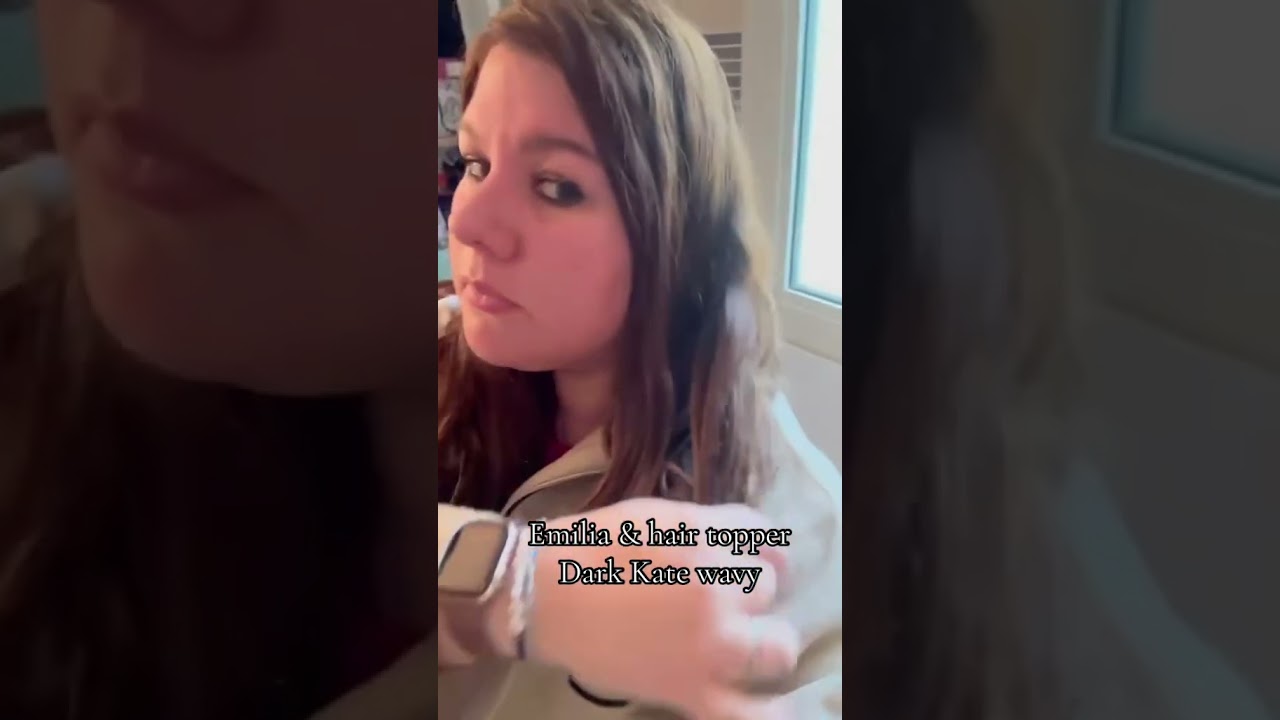 Emilia & hair topper Dark Kate wavy 