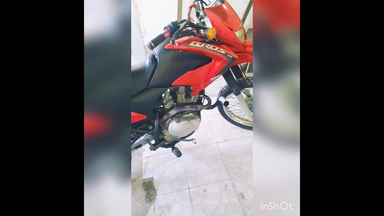 Bros 150/Nxr com envelopamento vermelho cromo.