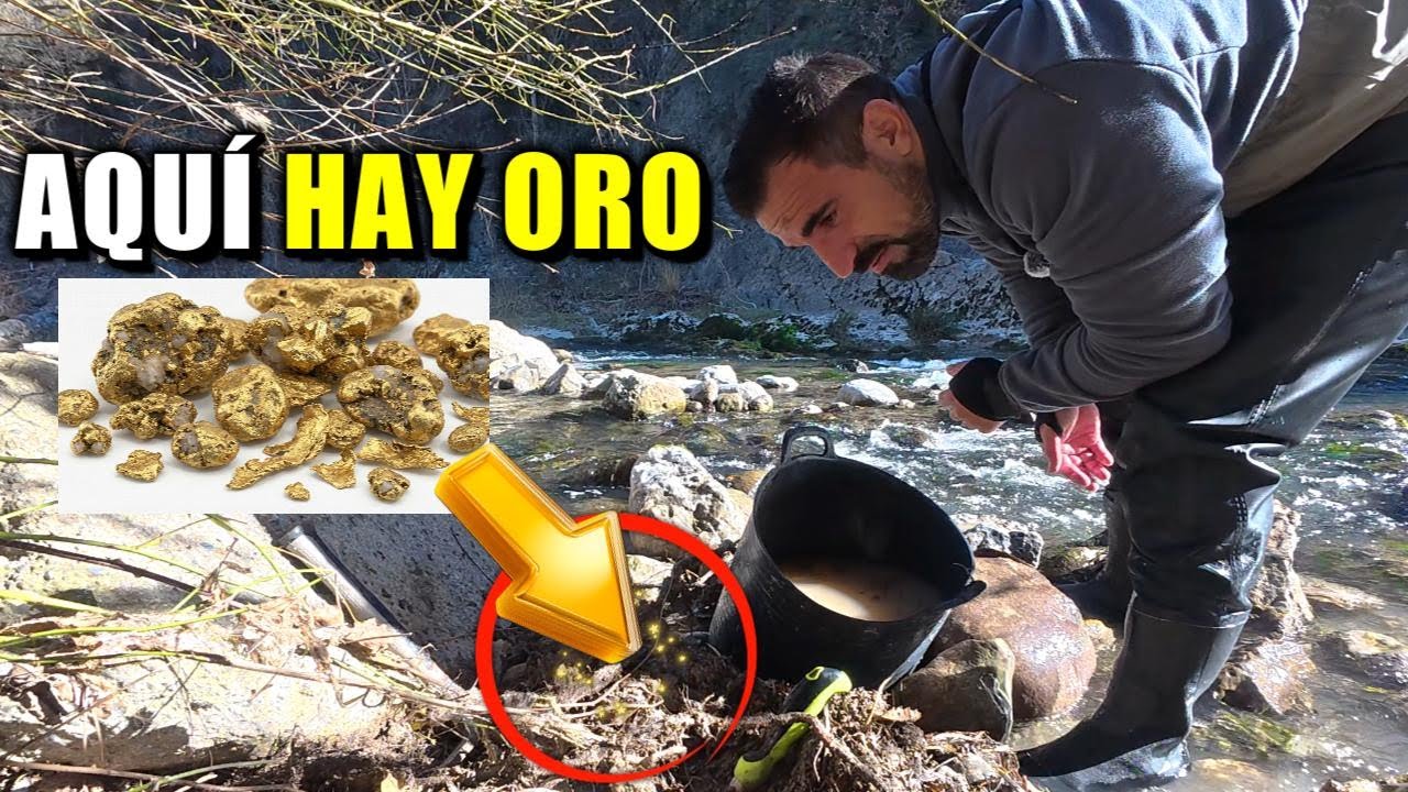BUSCANDO ORO DETRAS DE GRANDES PIEDRAS Y EN GRIETAS DEL LECHO DE ROCA