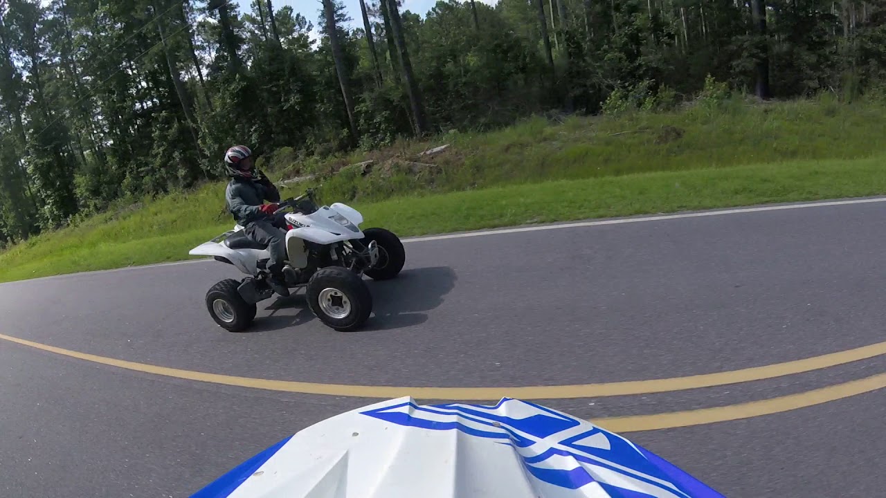 Roll Race Action! Yamaha Raptor 700R vs Suzuki LTZ400