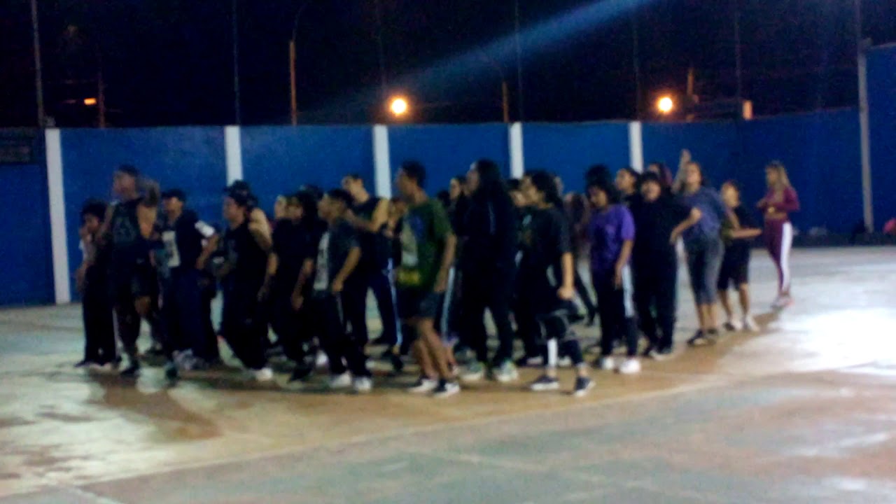 EEG - Jota y Angie se besan