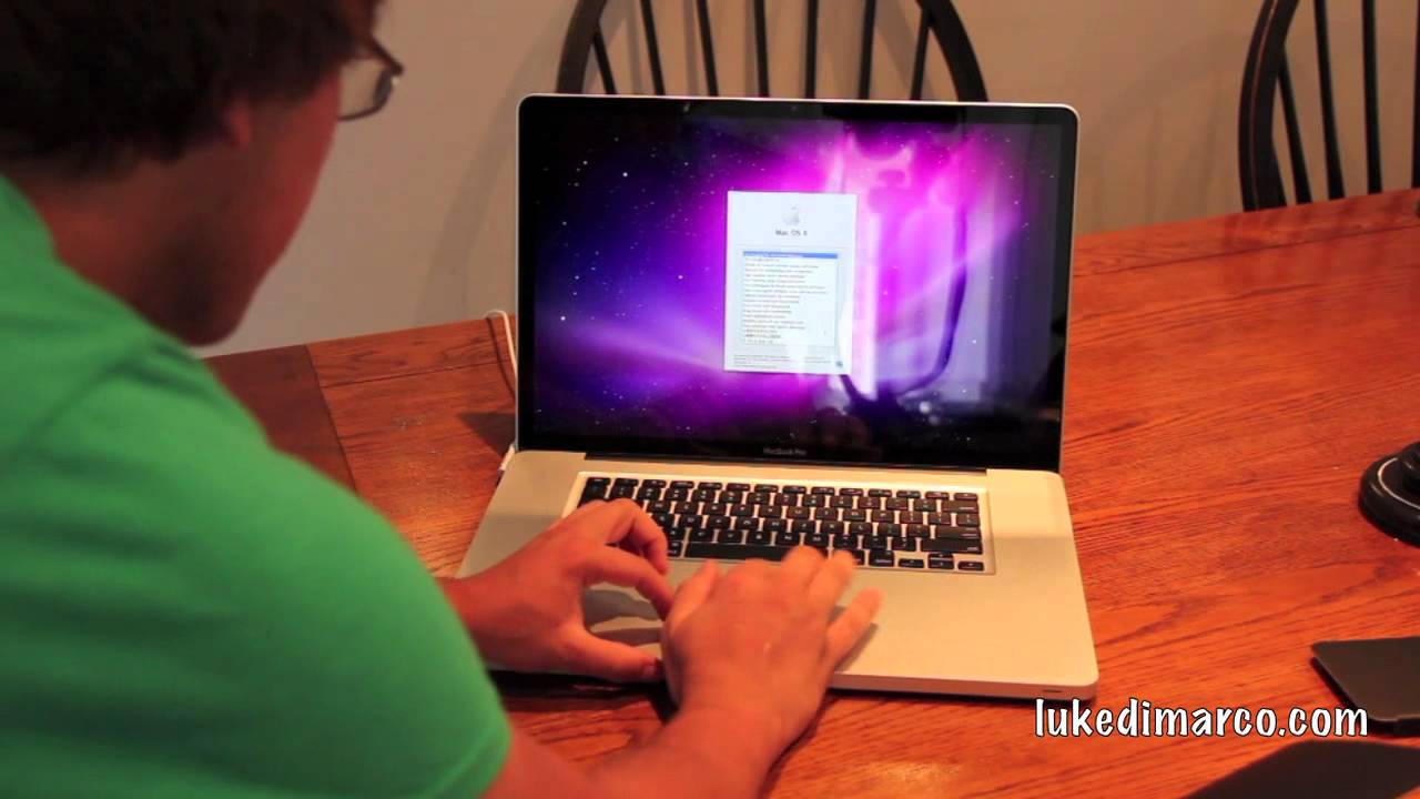 Unboxed: NEW 17' MacBook Pro (2011)
