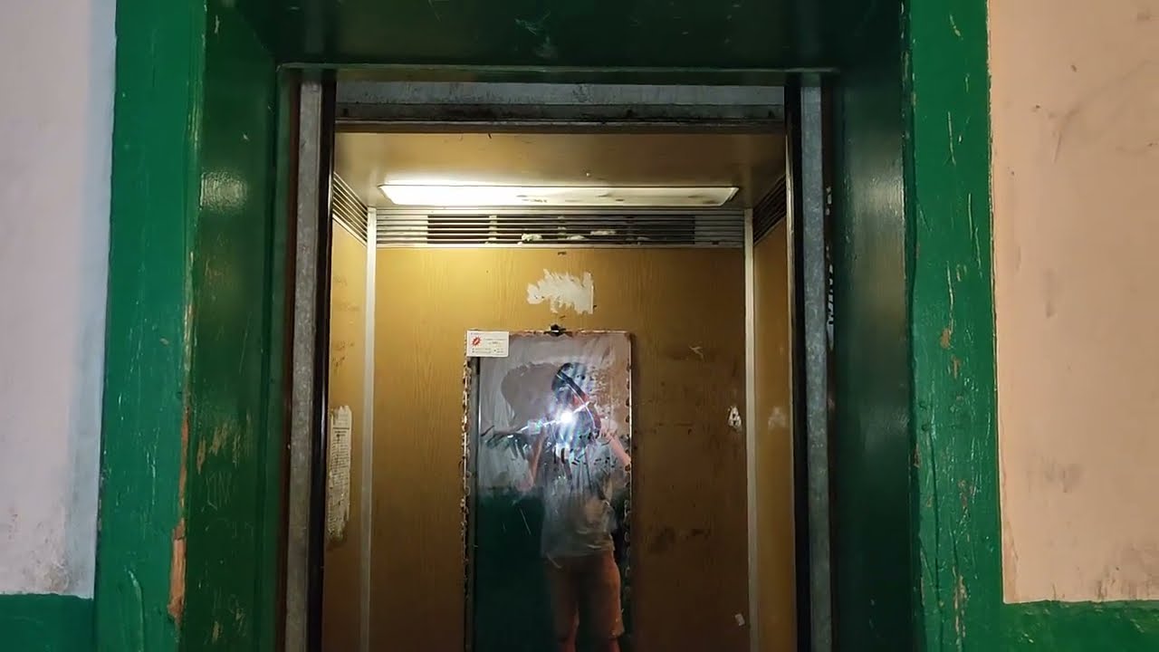 Лифт МЛЗ (≈1985), г/п 320 кг, V=0,71 м/с (просп. Стуса, 2Б, подъезд 3, г. Каменское)