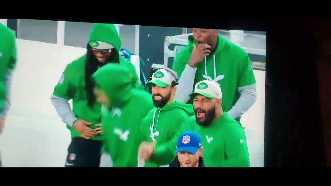 Philadelphia Eagles Saquon Barkley amazing backwards hurdle