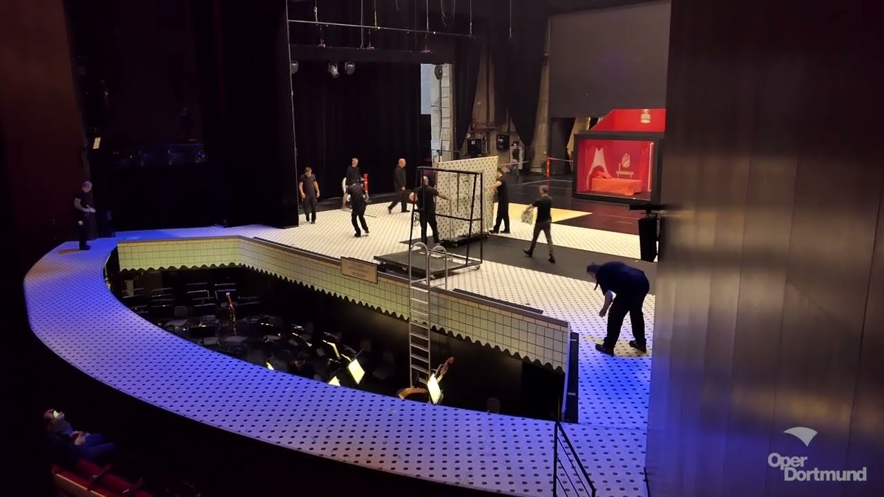 Orpheus in der Unterwelt: B&uuml;hnenumbau &ndash; Oper Dortmund