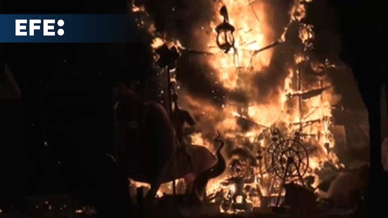 Alicante pone fin a las fiestas de San Juan con una noche de fuego y agua