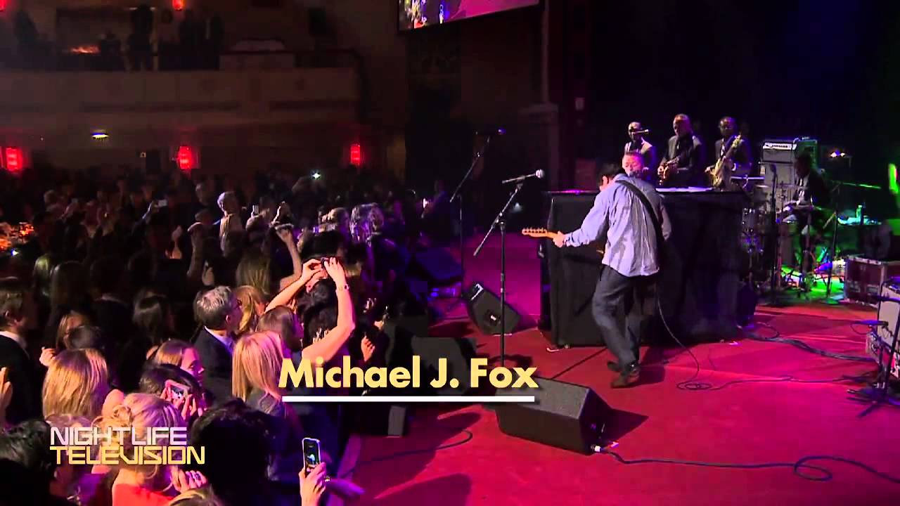 NEWS: Michael J Fox Jams with Coldplay & Tina Fey Dresses as Marty McFly