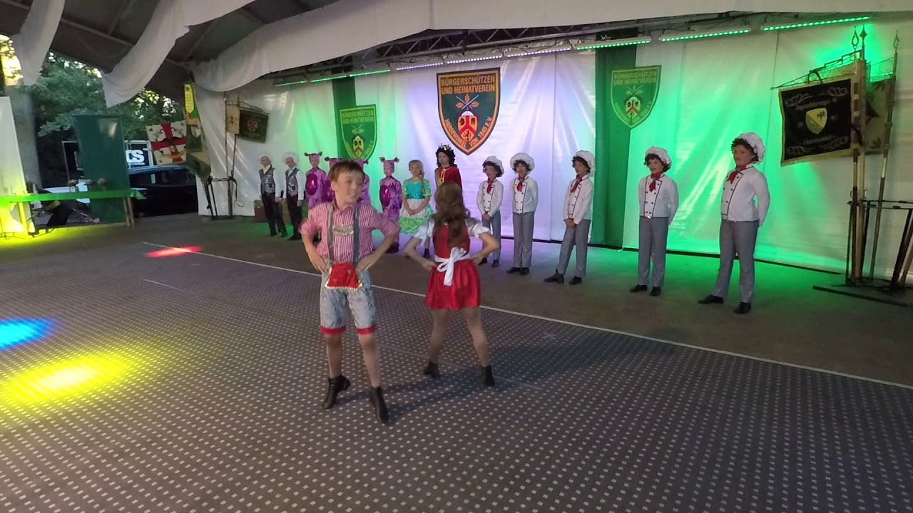 Tanzgarde der Roten Funken beim Heimatabend 2018