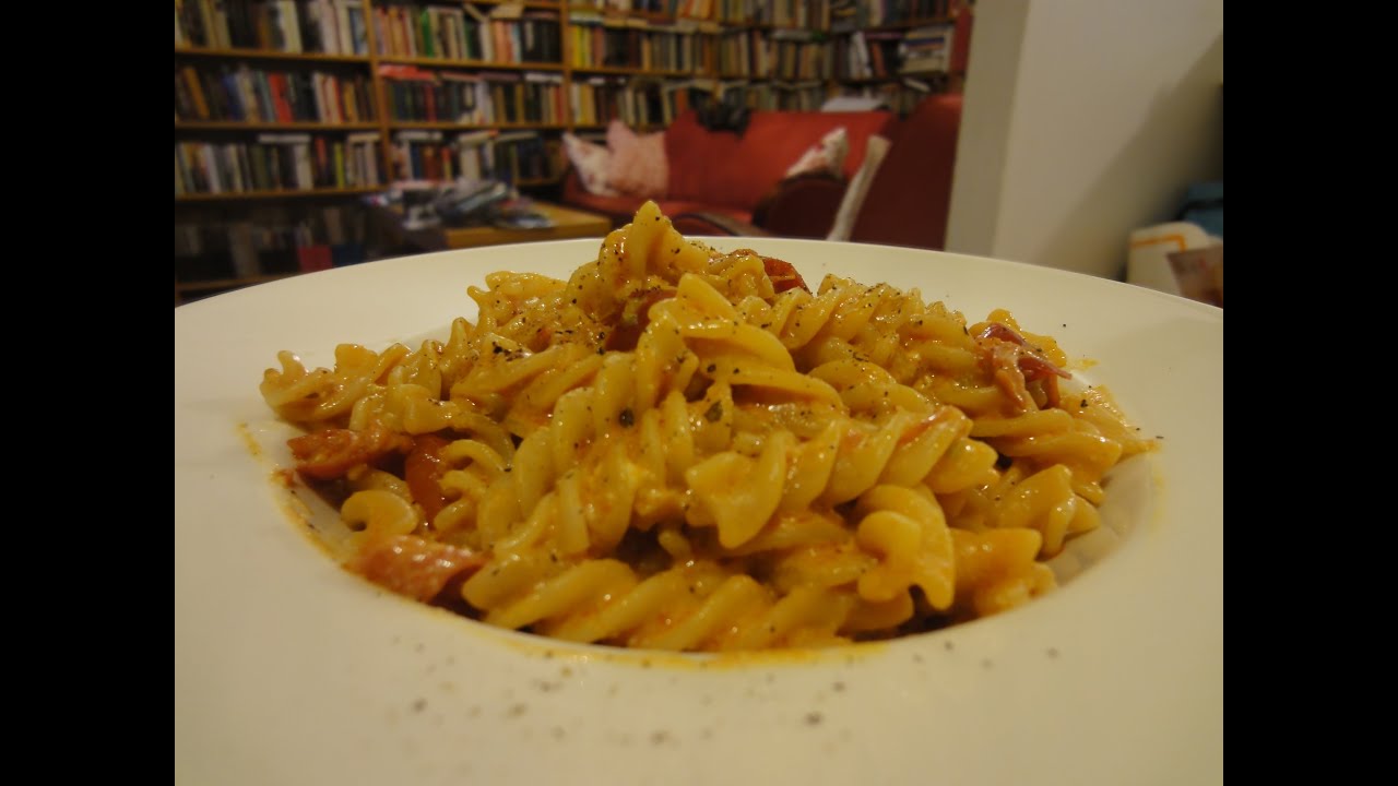 Yksinkertainen tomaattikastike