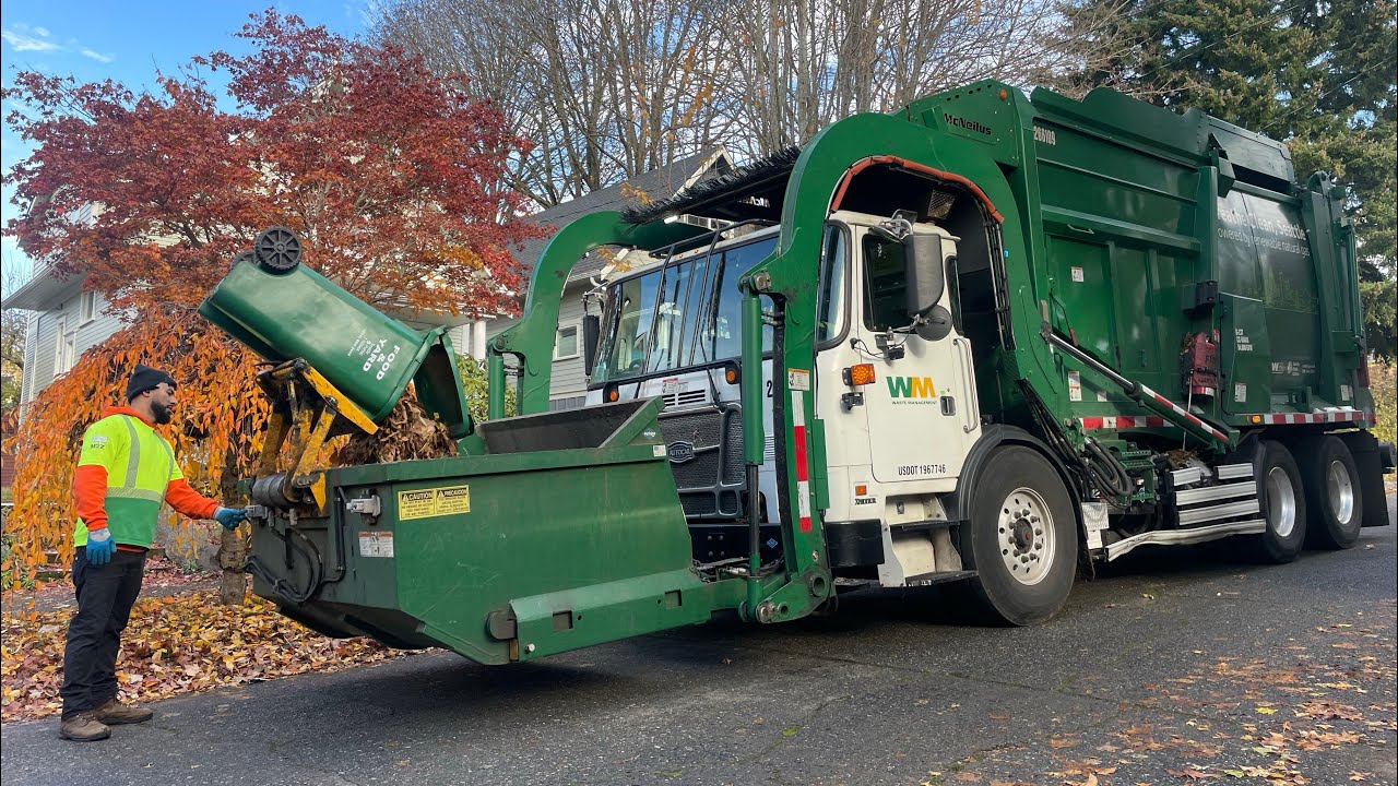 Waste Management of Seattle ~ Autocar ACX McNeilus Carry Can Garbage Trucks on Fall Yardwaste!