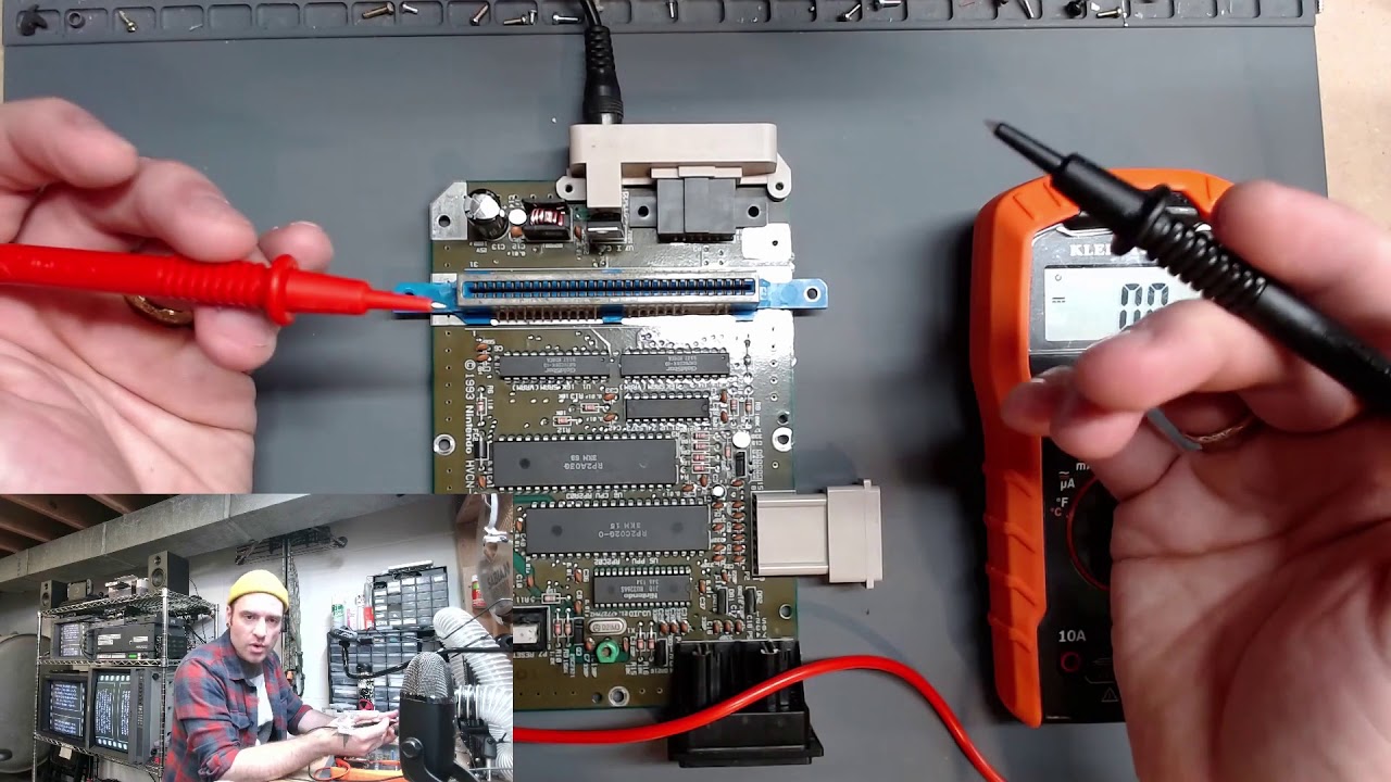 AV Famicom Wrong AC Adapter Fix - New Caps and Voltage Regulator