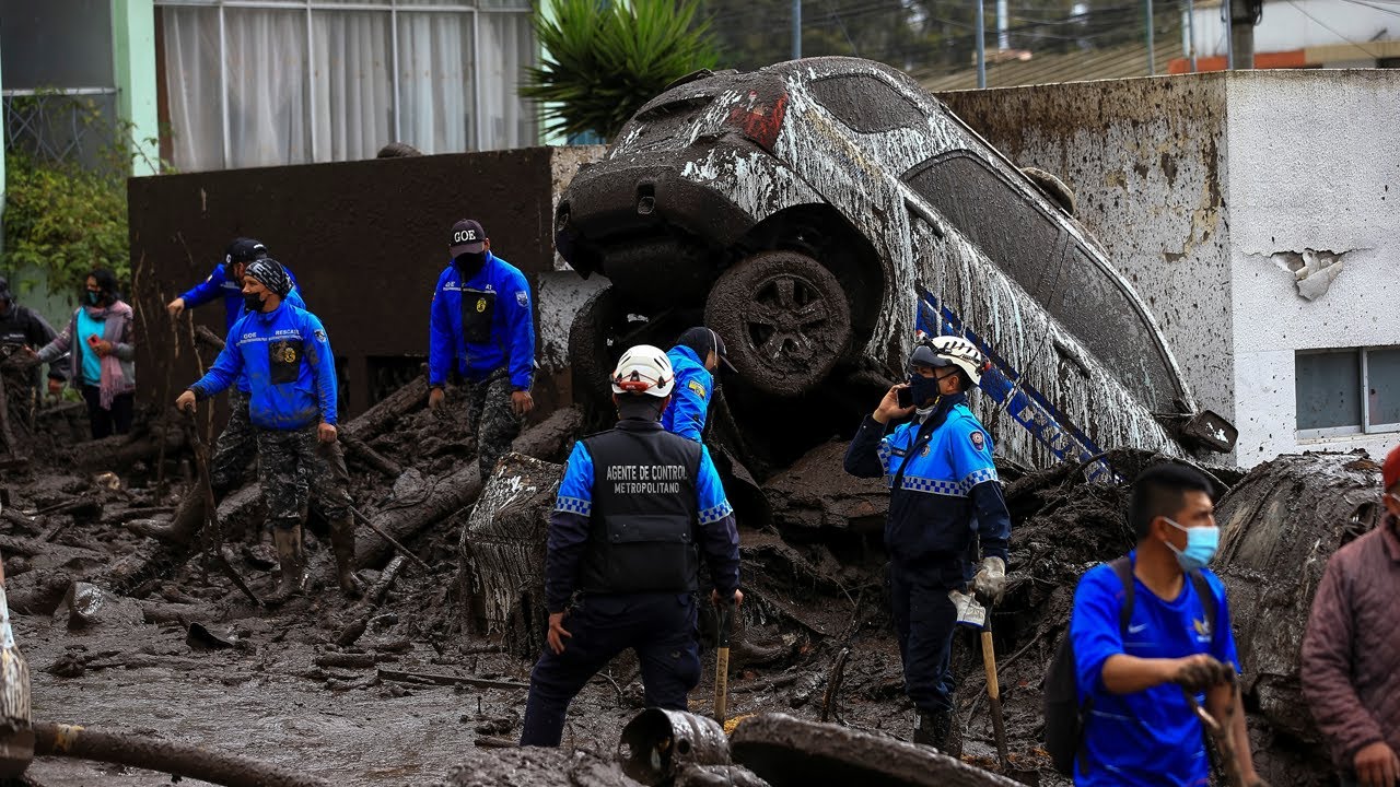 Brigadas de rescate continúan en la búsqueda de sobrevivientes o cuerpos tras el aluvión en Quito
