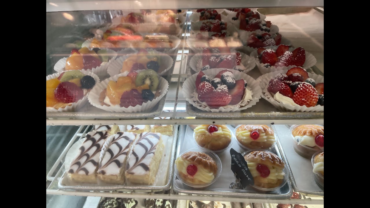 Amazing cannolis, gelato & Italian pastries in Little Italy, New York --La Bella Ferrara Bakery