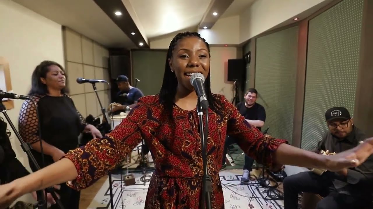 Elô Gonzaga - Poeira (Official Music Video)