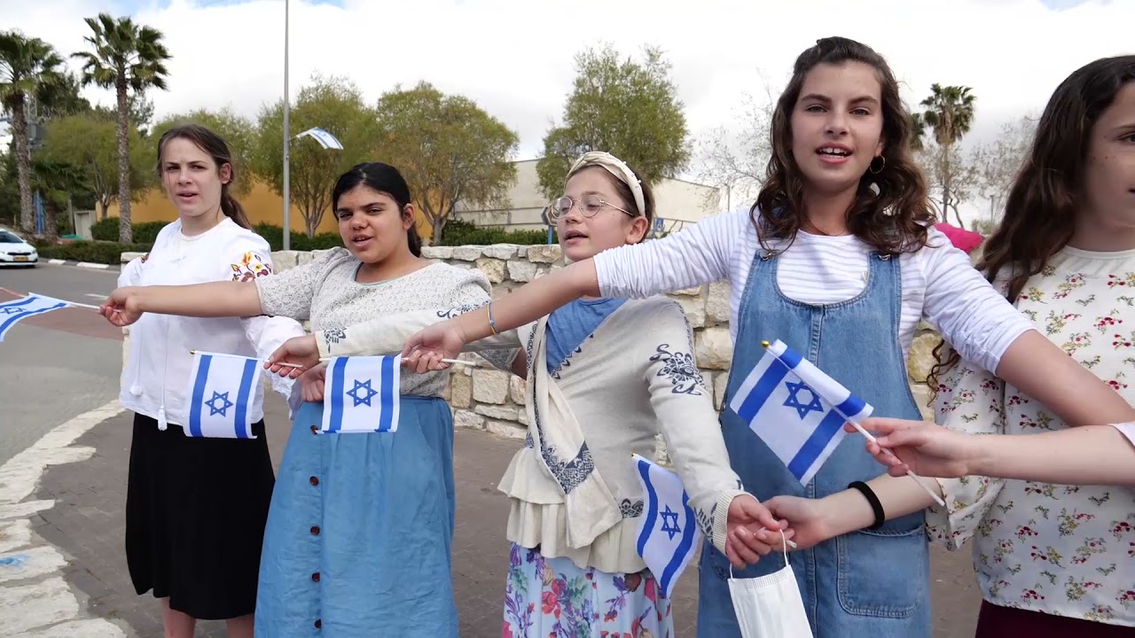 יש בי אהבה / עלי עצמאות תשפא