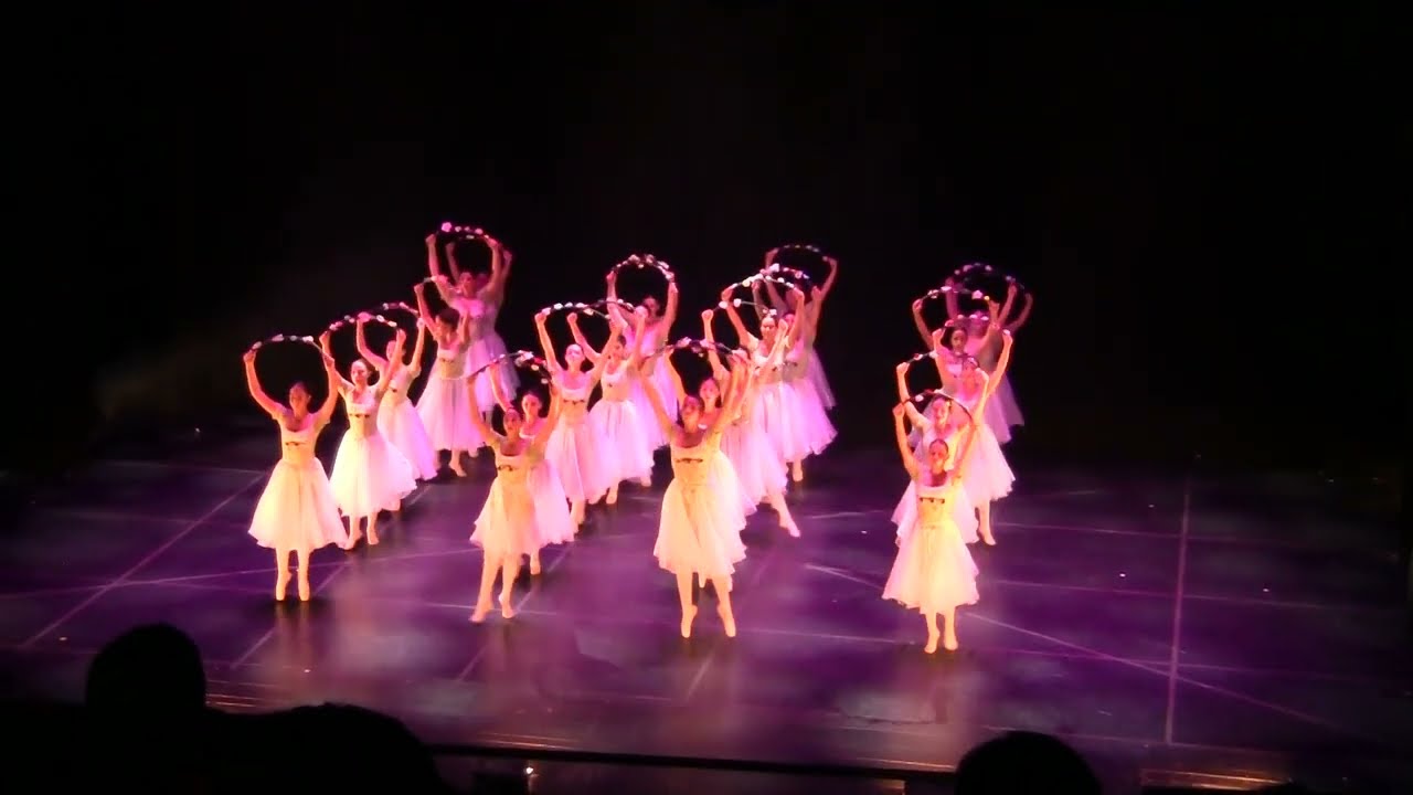 מופע סיום אולפנת מחול יואב - וואלס הפרחים מ