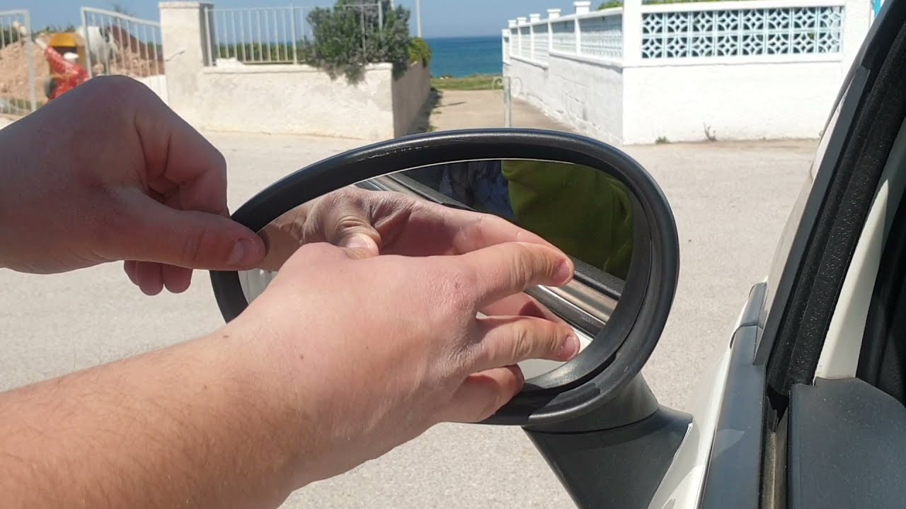 Come sostituire il vetro dello specchietto della Fiat 500