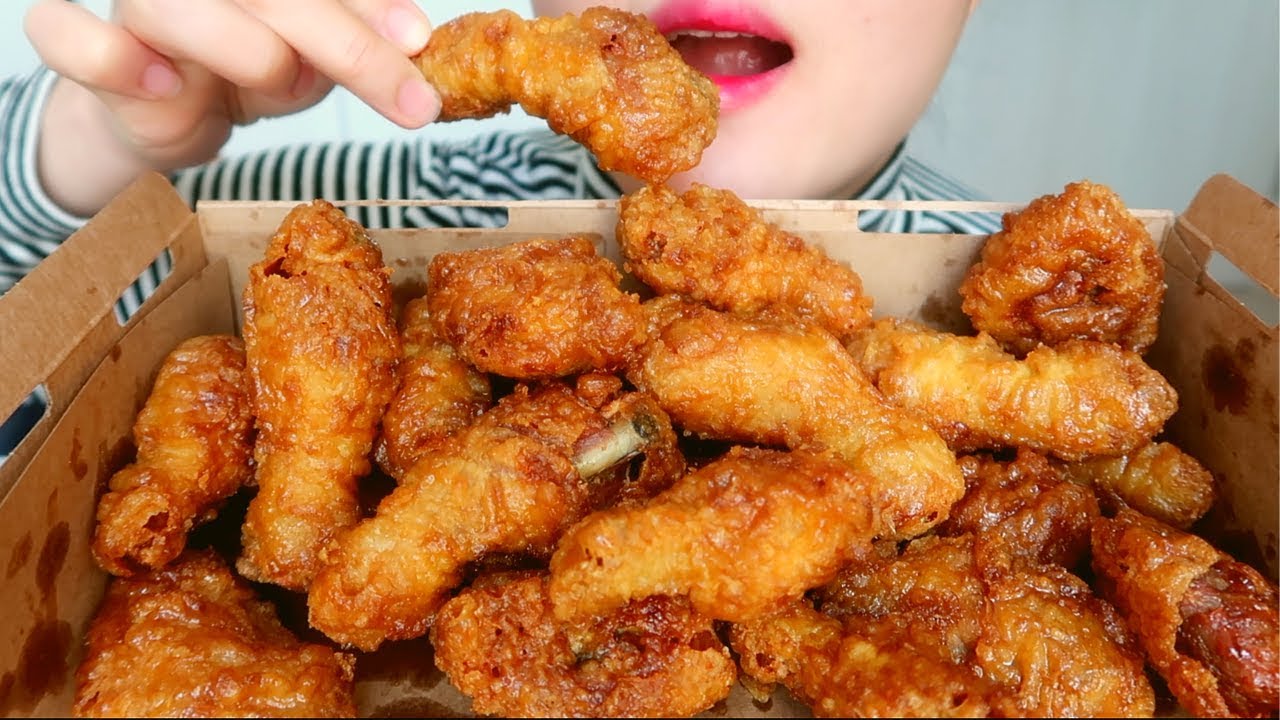 ASMR HONEY FRIED CHICKEN CRUNCHY EATING SOUNDS 교촌 치킨 허니콤보 리얼사운드 먹방 【咀嚼音】キョチョンチキンのハニーコンボ 韓国はちみつチキン