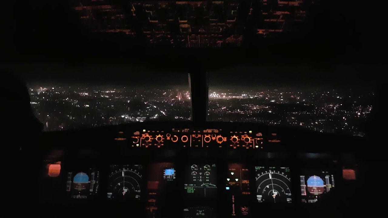 Landing In Mumbai, Runway 27 (Bombay). Airbus 330 (Cockpit View)