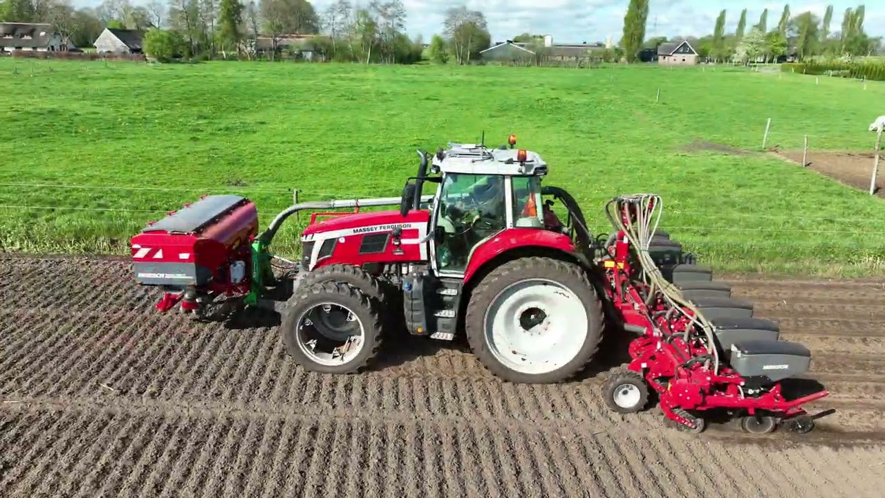 Massey Ferguson 7S 210 met Horsch Maiszaaier 8 rijer