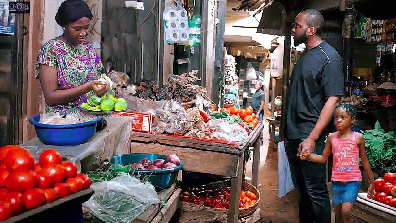 Il est venu avec son bébé comme gueux elle leur a donné des fruits sait pas c'est un riche déguisé