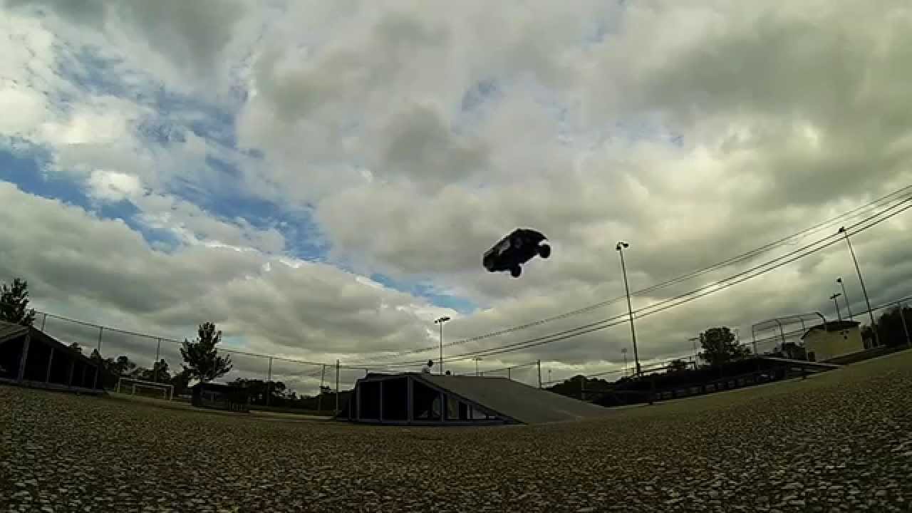 Rc Skate park Bashing with Traxxas Slashes Big Air !