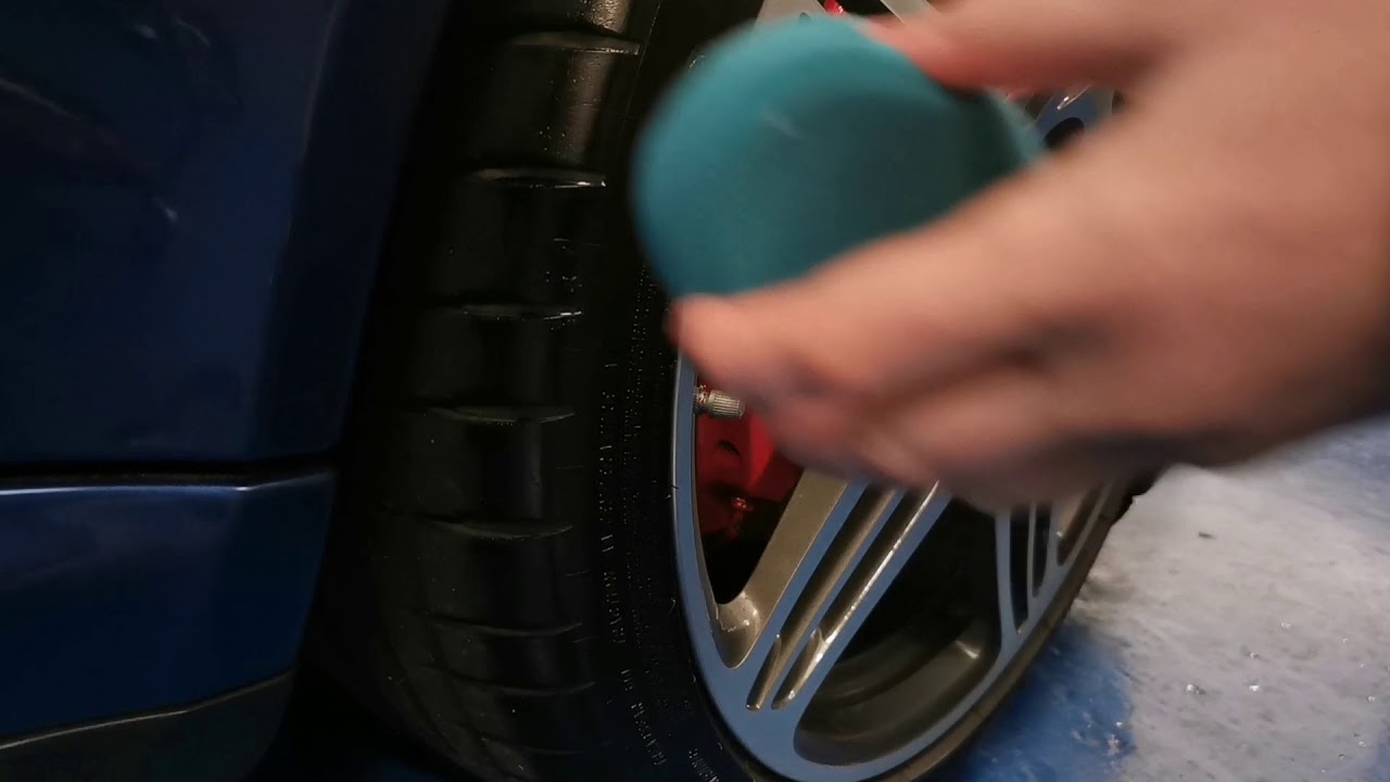 Applying tyre gel