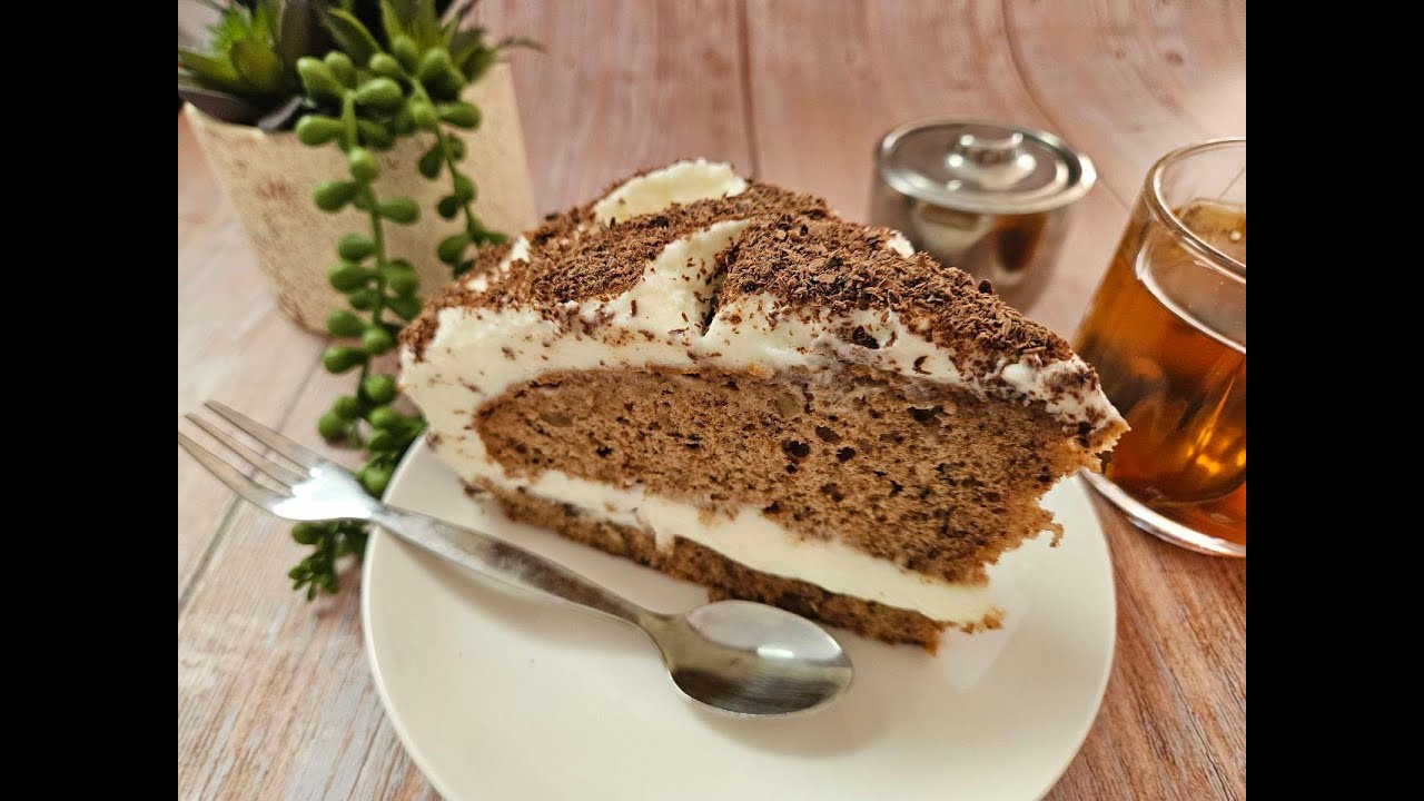 עוגת אגוזים וקצפת שוקולד וקוקוס