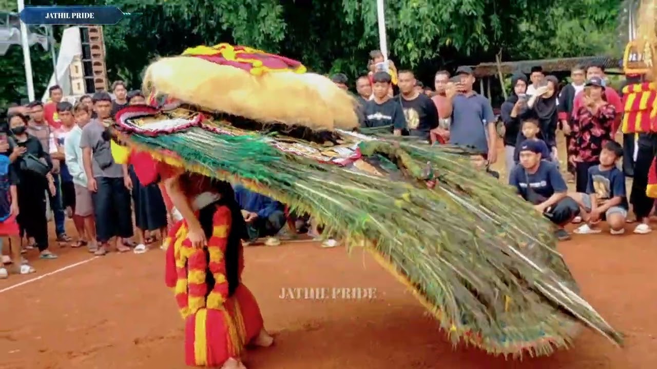 KEPERKASAAN SOLAH PEMBARONG DALAM PERTUNJUKAN REOG YANG MEGAH 