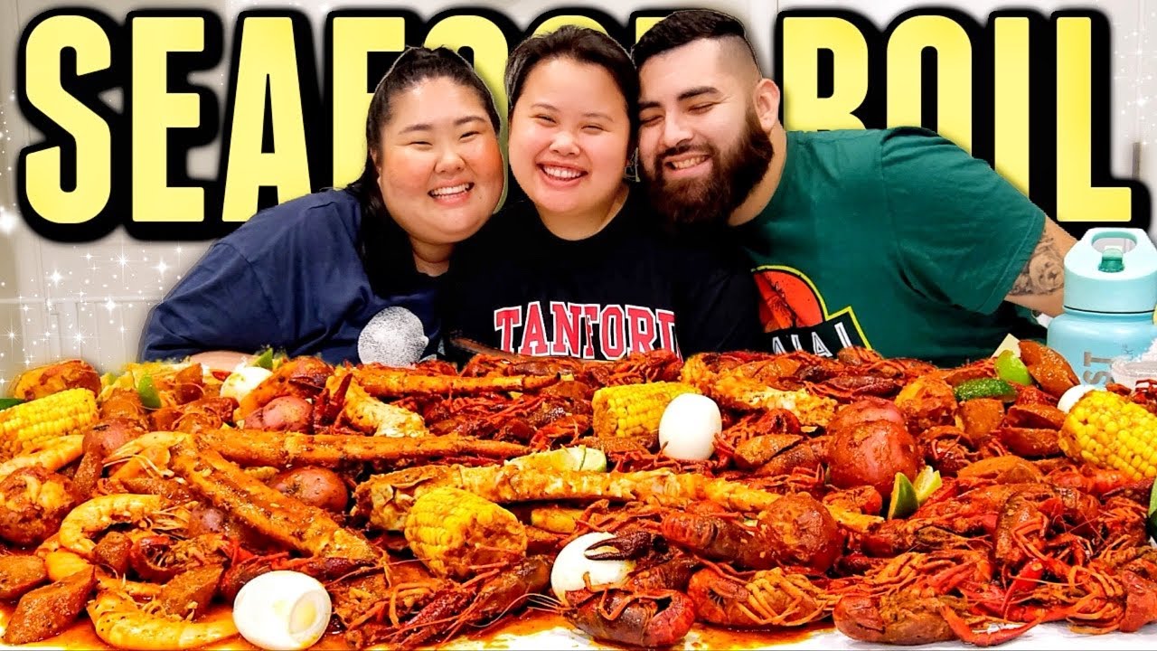 KING CRAB LEGS + GIANT SHRIMP + CRAWFISH SEAFOOD BOIL MUKBANG 먹방 EATING SHOW!