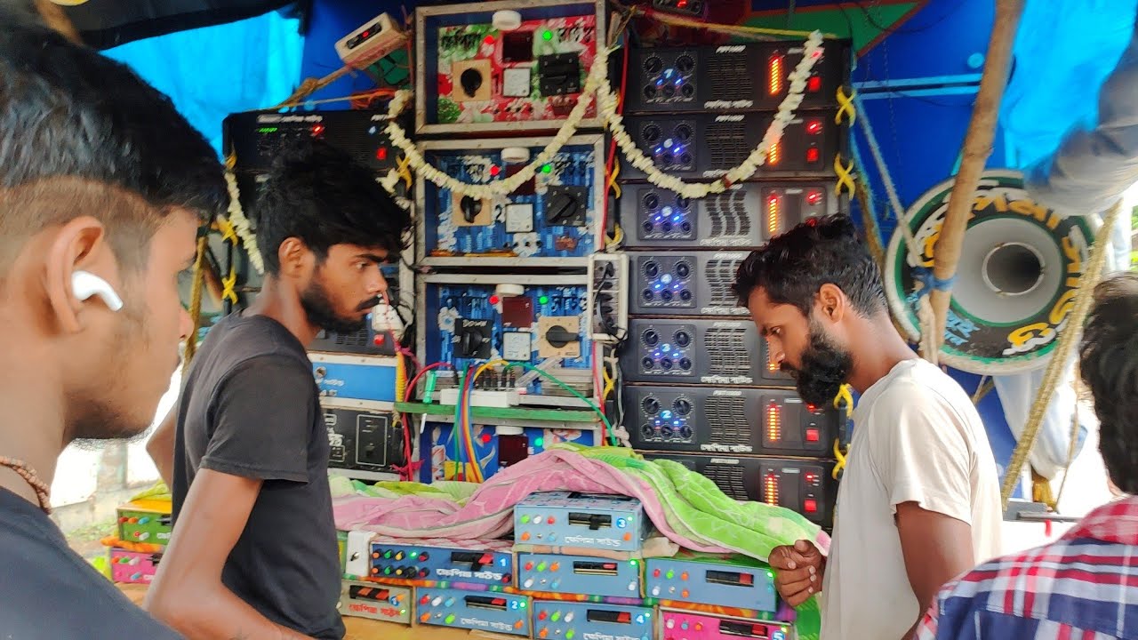 খেপিমা সাউন্ড এর মালিক মাধব দা পজিশন বেরোনোর আগে সমস্ত রকম বিট সেটিং করছে নিজের হাতে//khapima sound