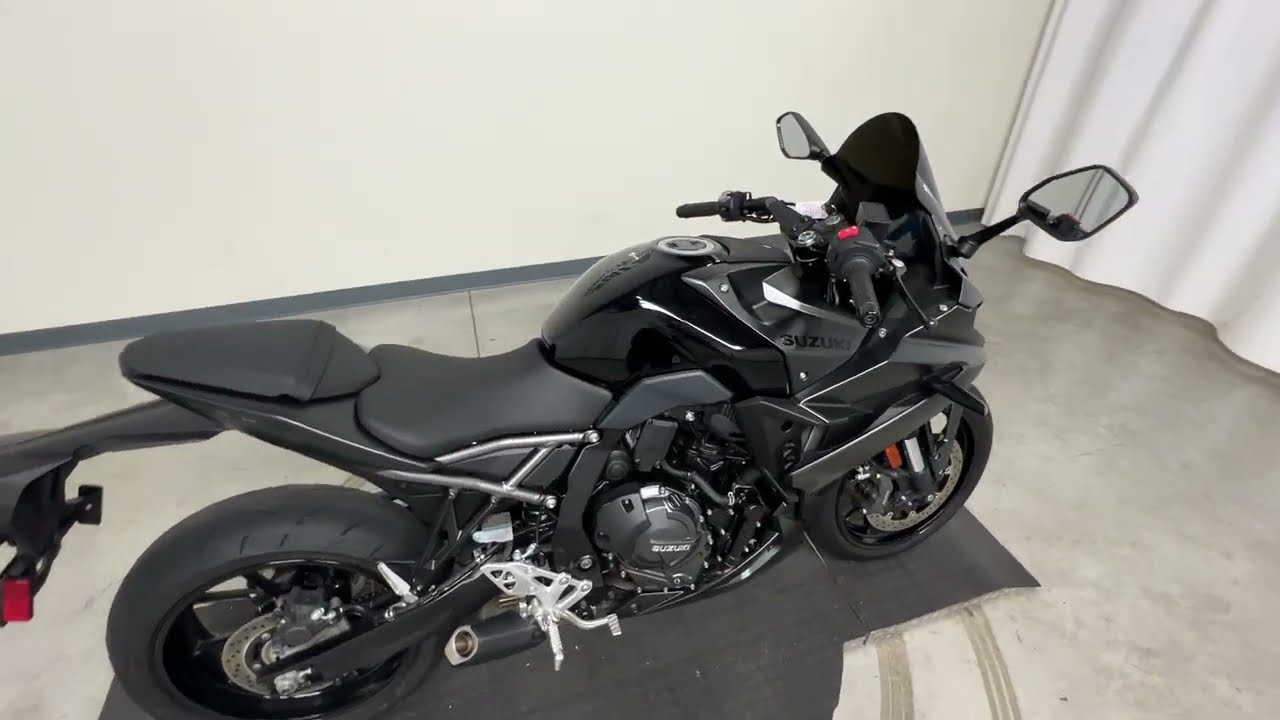 (50016) Used 2025 Suzuki GSX-8R (GSX800FRQM5) Motorcycle for sale near Akron, OH.
