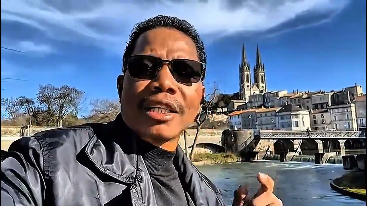 🎼🎧🎤 Tsikim-pahoriana ➖ Eddy Lejao  (A/C) 🪕🪘🥁🎬 Montage video : Les Inséparables 🦜🦜