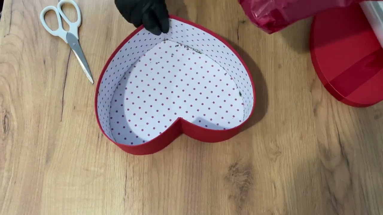 Сладкий подарок своими руками  из сухофруктов в шоколаде и домашними шоколадными конфетами