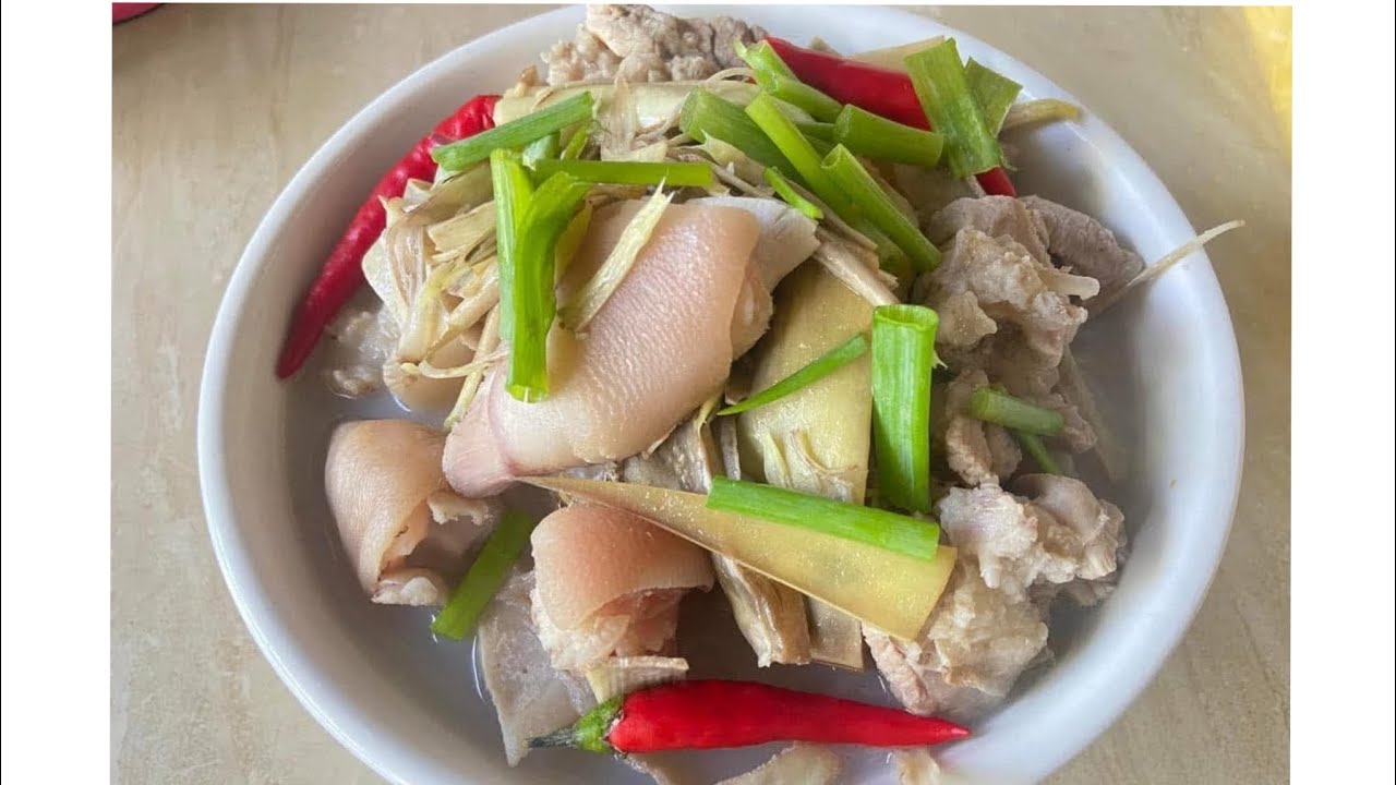 |ស្ងោរជ្រក់ត្រយ៉ូងចេកជាមួយជើងជ្រូក|Banana flower soup with pork leg|