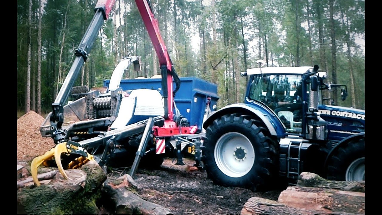 Fendt 939 Tractor with Palfinger Epsilon Shredding Logs