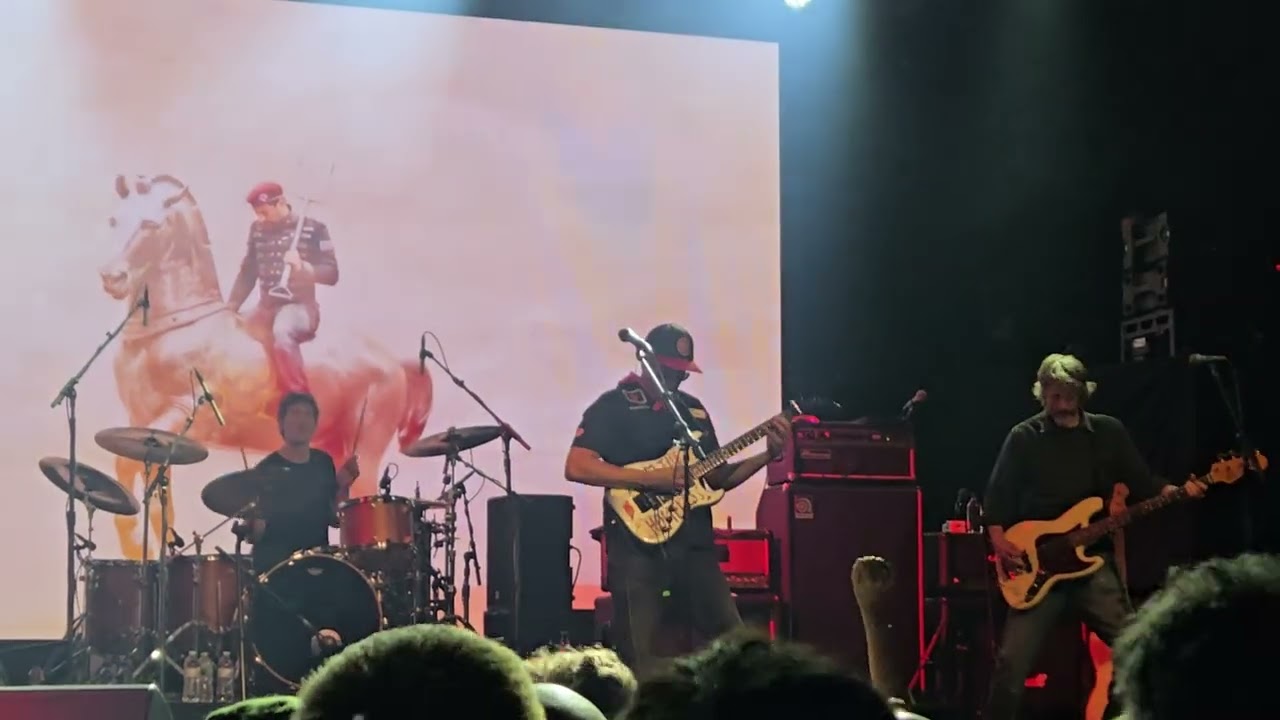 TOM MORELLO @ FIRST AVENUE 1/30/26 (rage against the machine medley) 