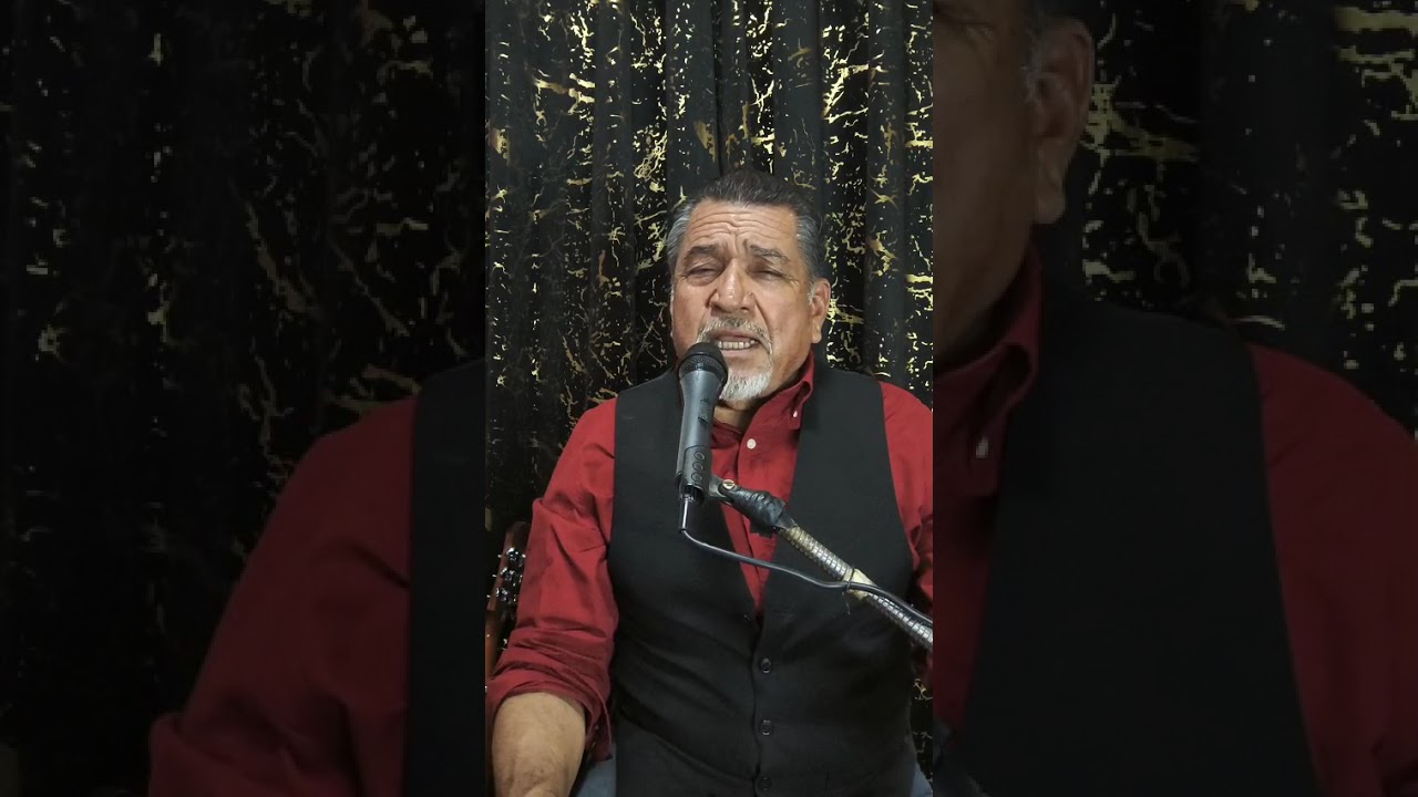 BESAME MUCHO 