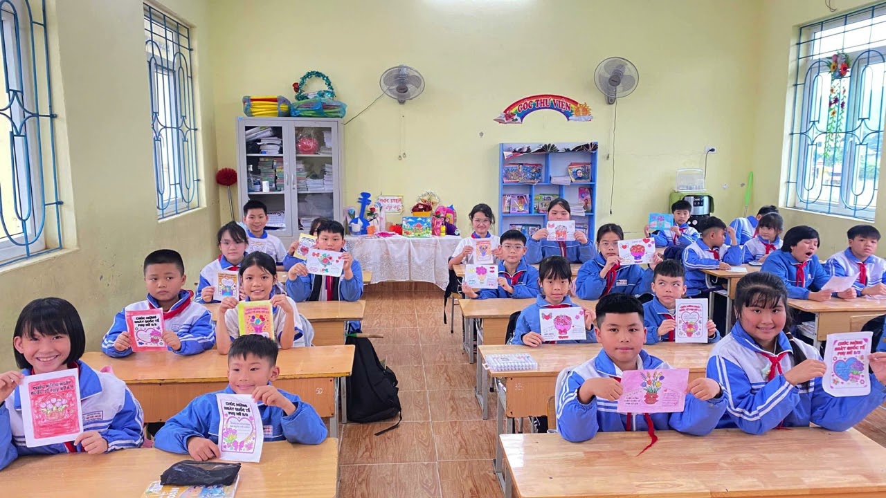 Hoạt động 8/3 của học sinh trường Tiểu học An Tiến