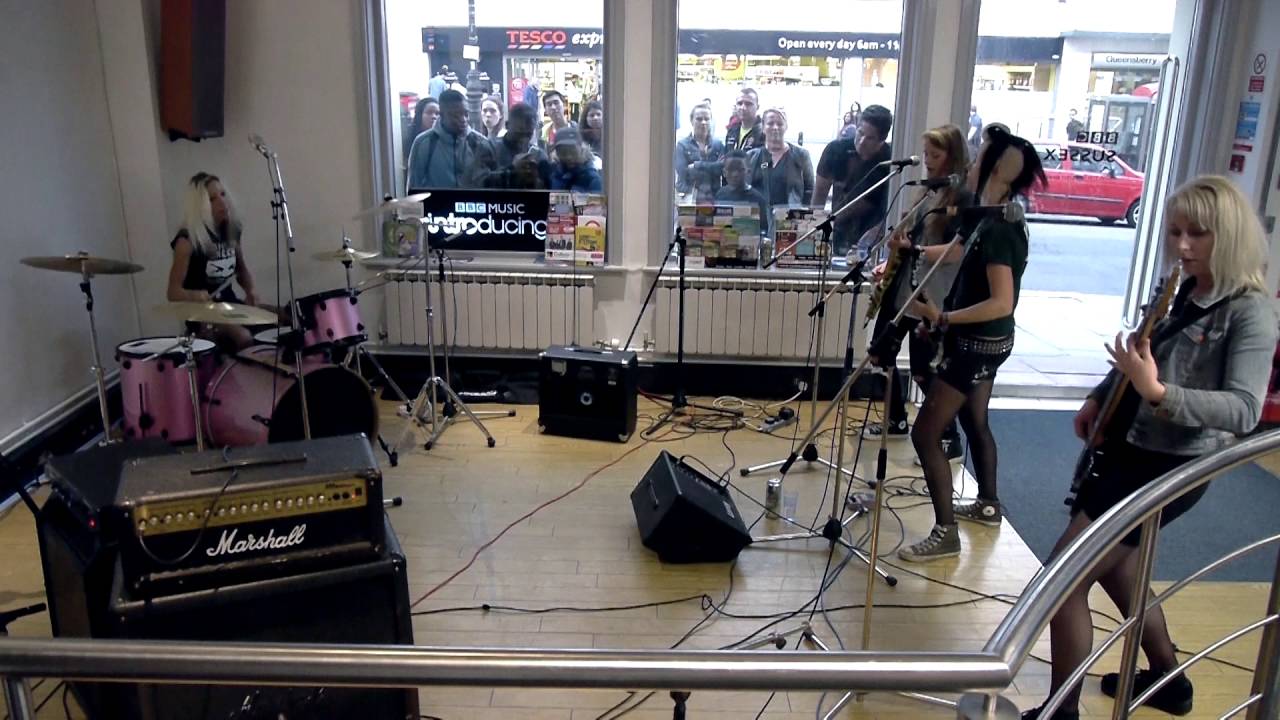 MAID OF ACE - MINIMUM WAGE (LIVE @ BBC INTRODUCING)