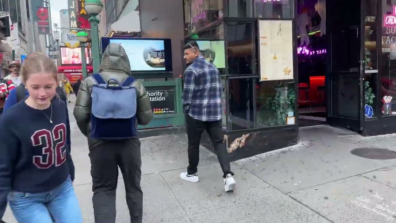 Walking to Times Square in the evening (Wonderful) 10/22/2025