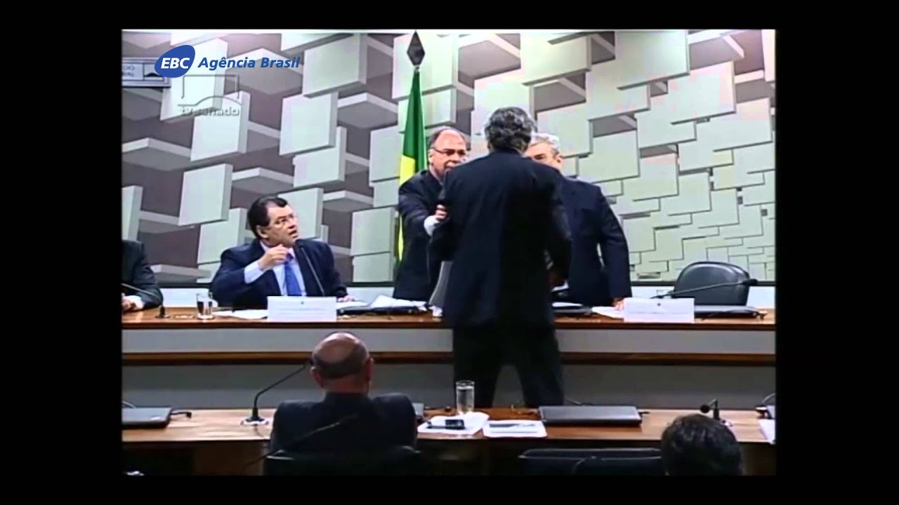 Ronald Caiado, líder do DEM, troca insultos com ministro e o chama para briga