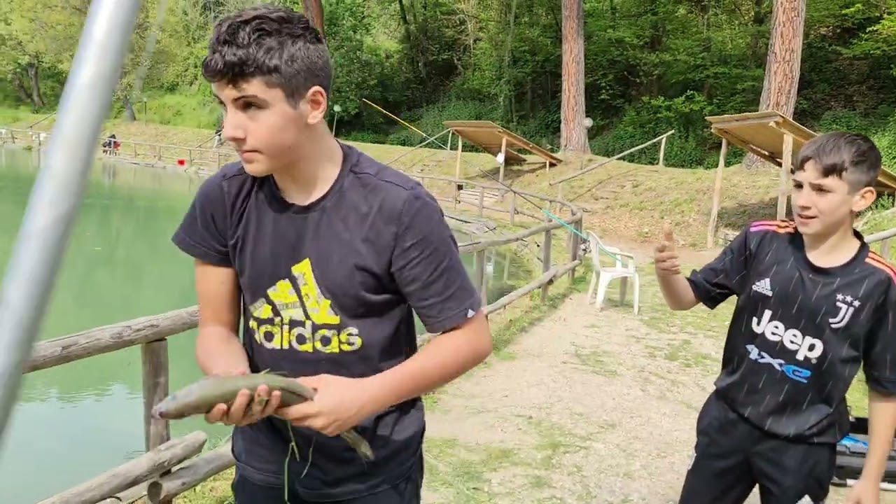 Prendo una trota enorme al Lago delle Ginestre