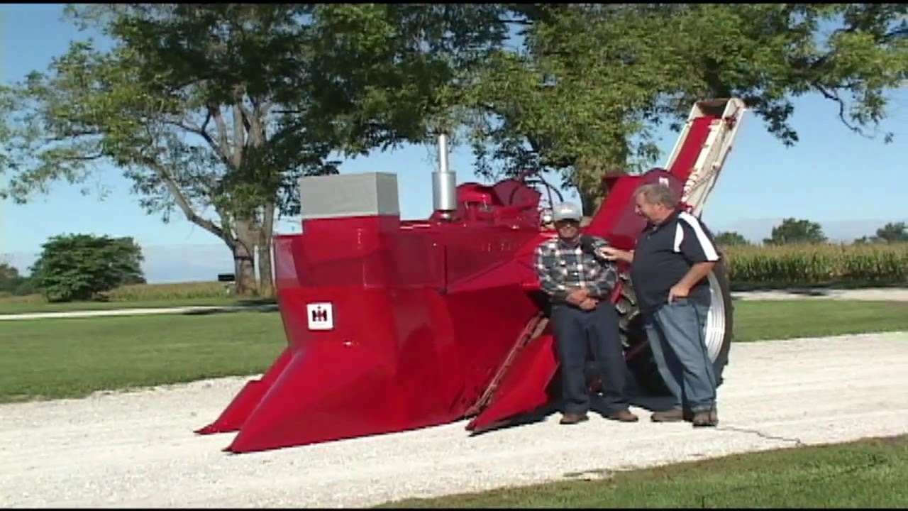 Jerry Losure & his 1954 International Corn Picker - Fly/In Cruise/In