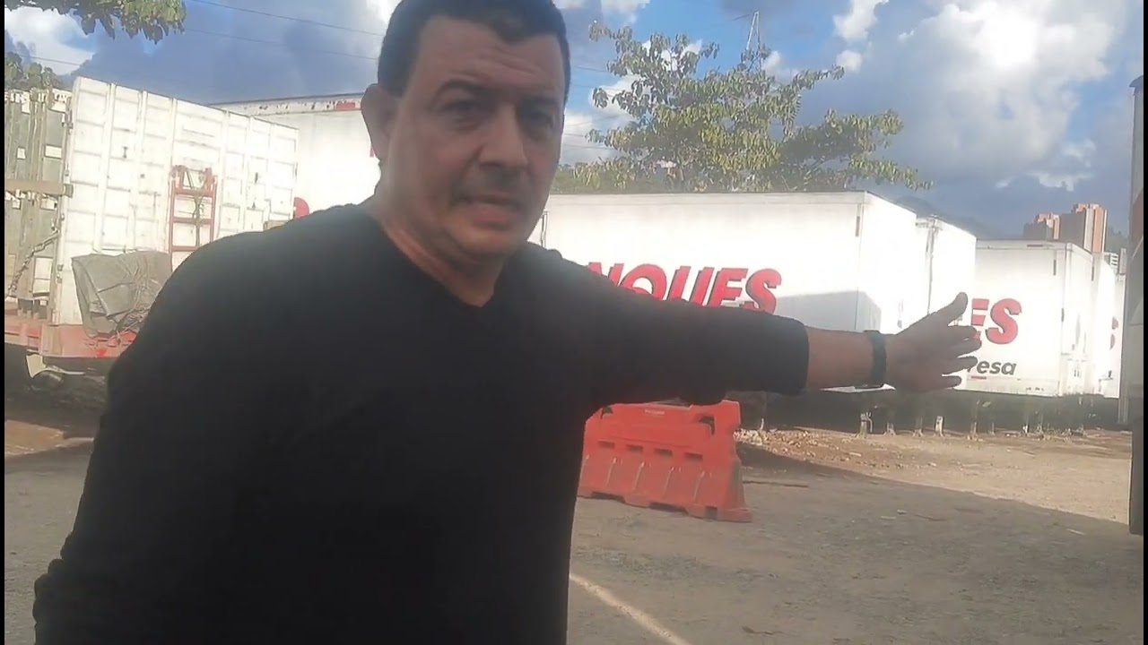 PARQUEO EN LADO CIEGO, HACIENDO 