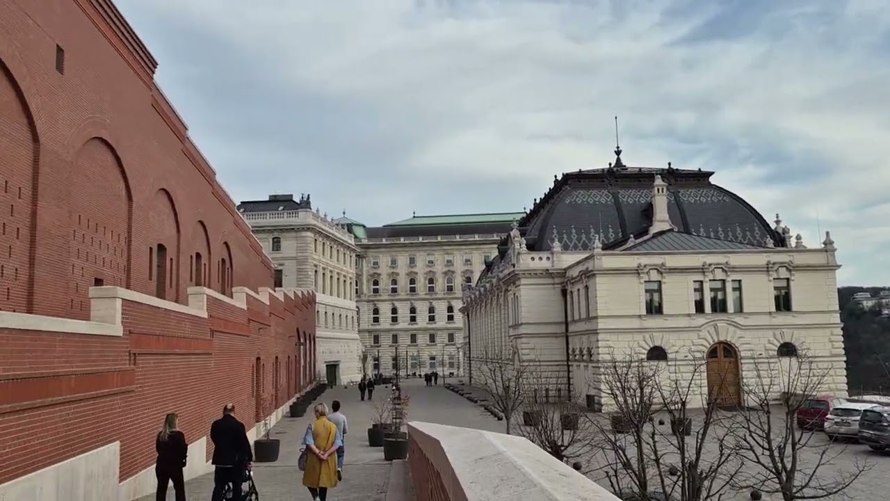 Budai vár Lovarda melletti rámpa, Gül baba türbéje, lépcsőn fel