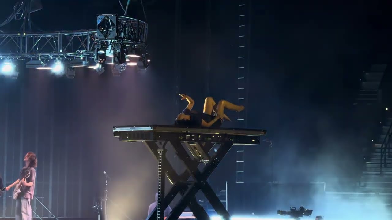 Текущие события — Lorde: The Ultrasound World Tour 2025 [4K LIVE]