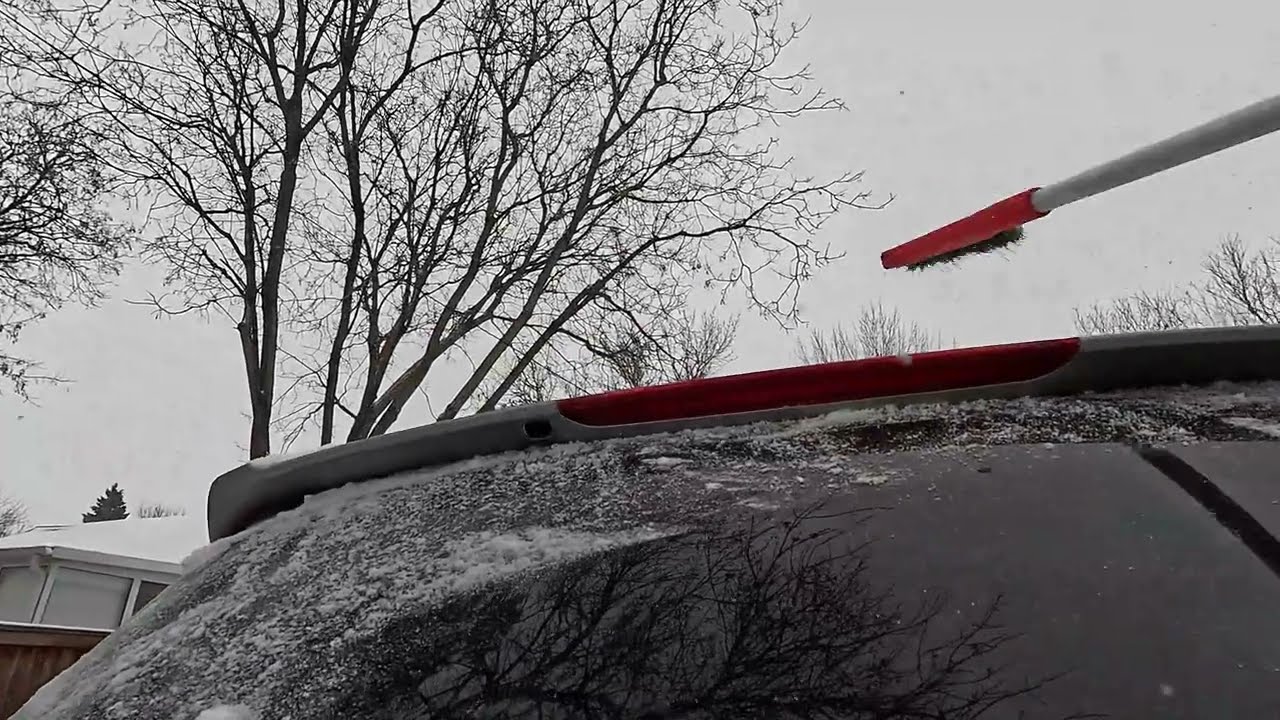 ❄️CLEANING SNOW OFF CAR ASMR | SNOW SHOVEL 
