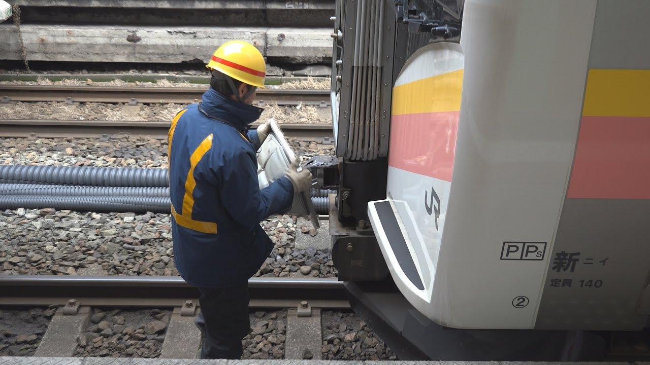 新潟駅でＥ１２９系の分割作業と発車を撮ってみた